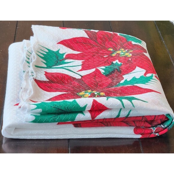Poinsettia Tablecloth Rectangle 96x60 inches Scalloped Edge - Picture 2 of 6